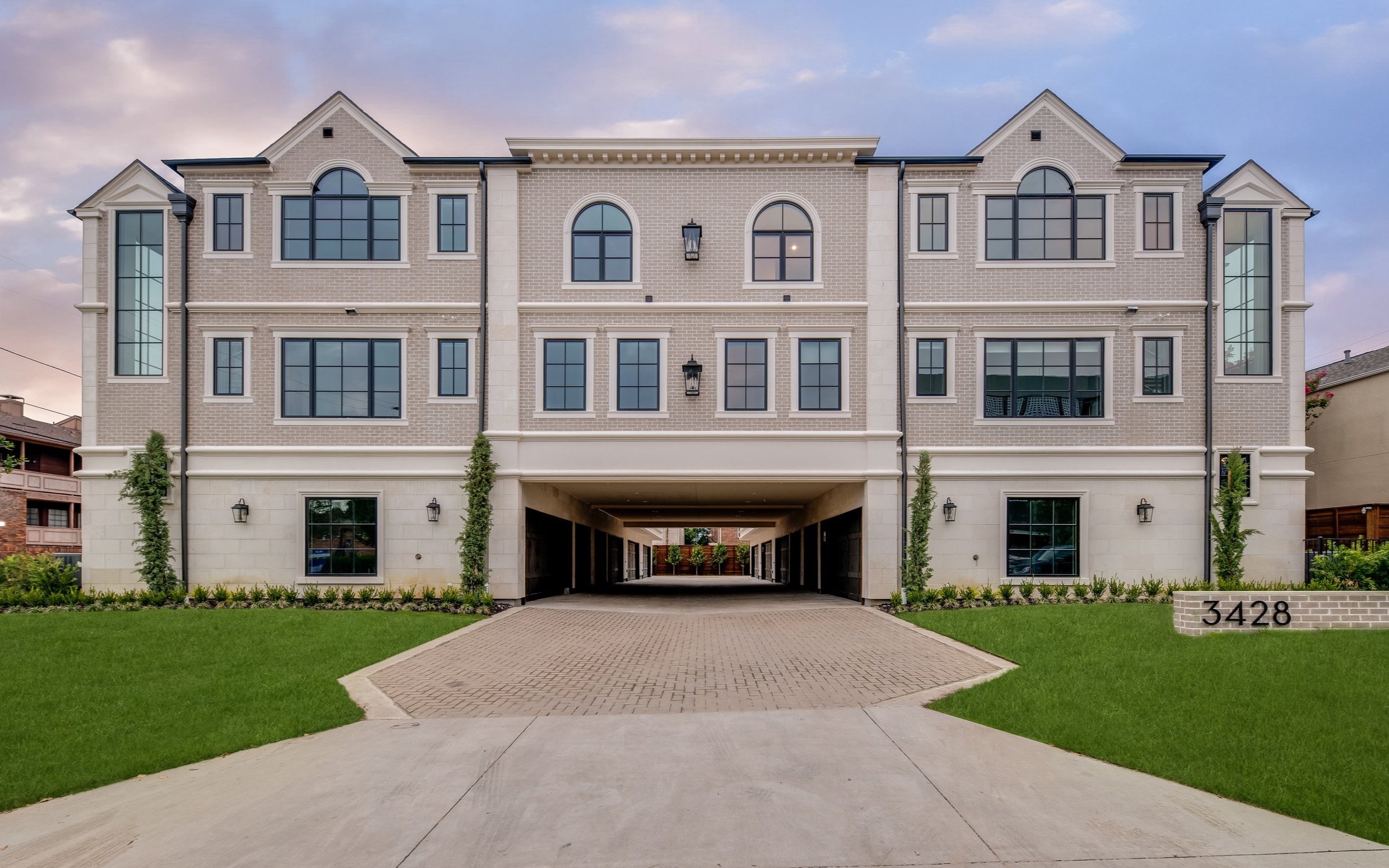 3428DanielAve 23